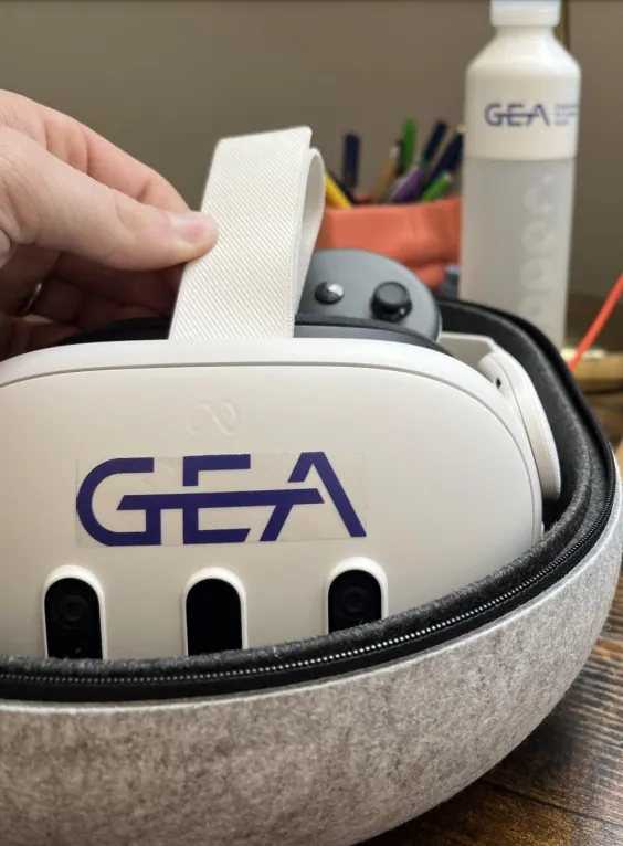 De GEA-gebrande VR-headset